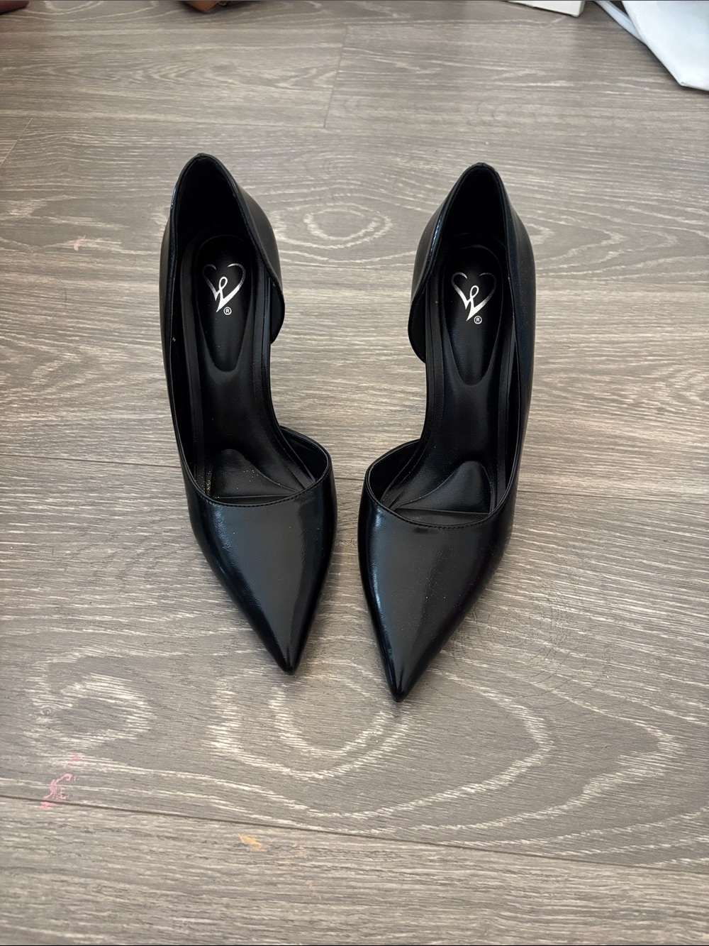 Black Pointed Toe Women's Pumps - V Logo Insole